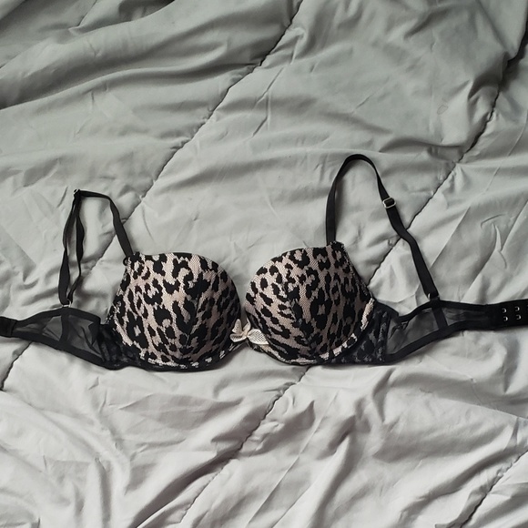 Victoria's Secret Bra - Picture 2 of 8